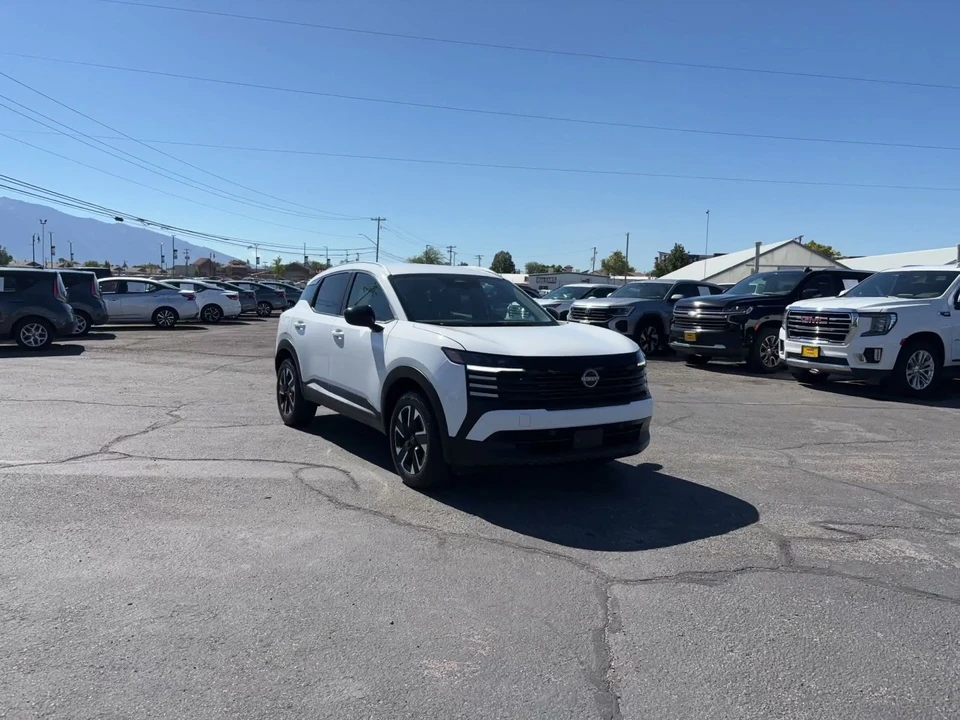 2026 Nissan Kicks - Image 3 of 31
