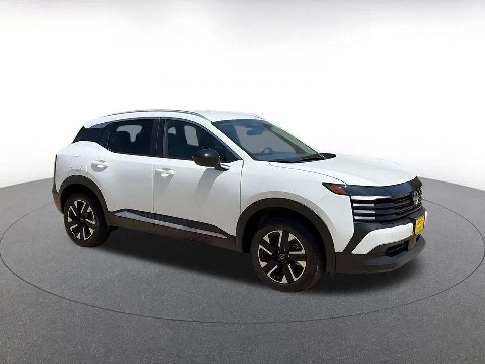 2026 Nissan Kicks - Image 2 of 31