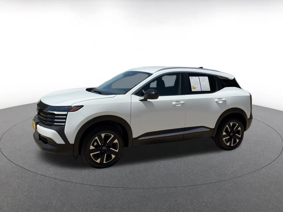 2026 Nissan Kicks - Image 9 of 31