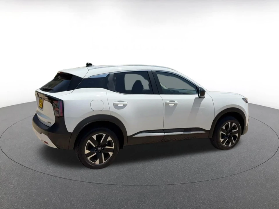 2026 Nissan Kicks - Image 16 of 31