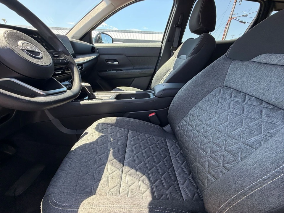 2026 Nissan Kicks - Image 27 of 31