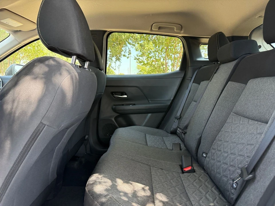 2026 Nissan Kicks - Image 27 of 31