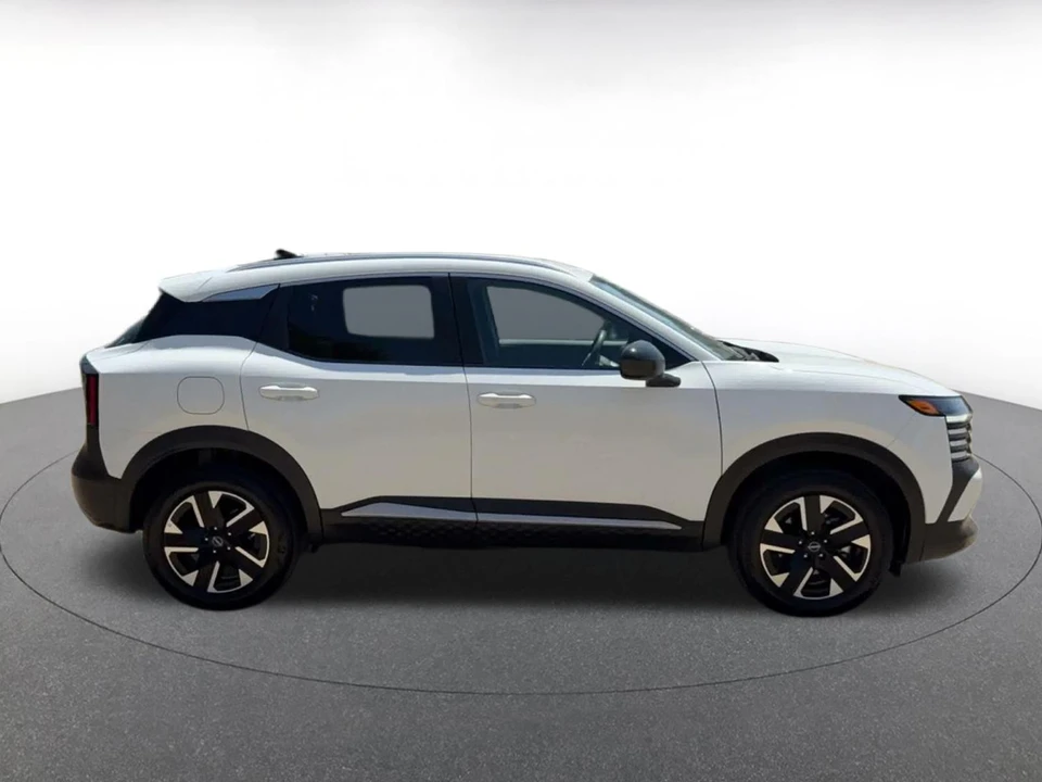 2026 Nissan Kicks - Image 17 of 31