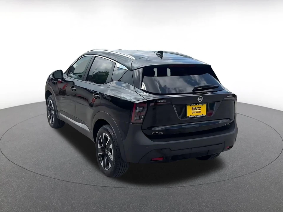 2026 Nissan Kicks - Image 12 of 31