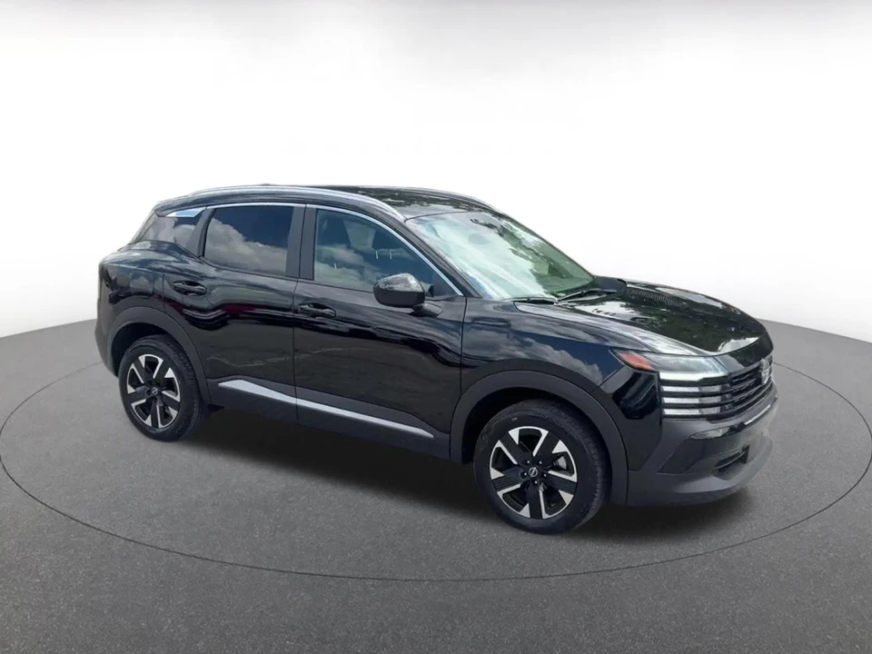 2026 Nissan Kicks - Image 2 of 31