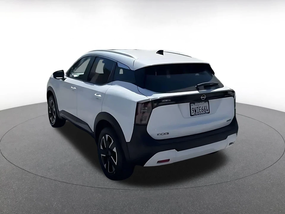 2026 Nissan Kicks - Image 7 of 31