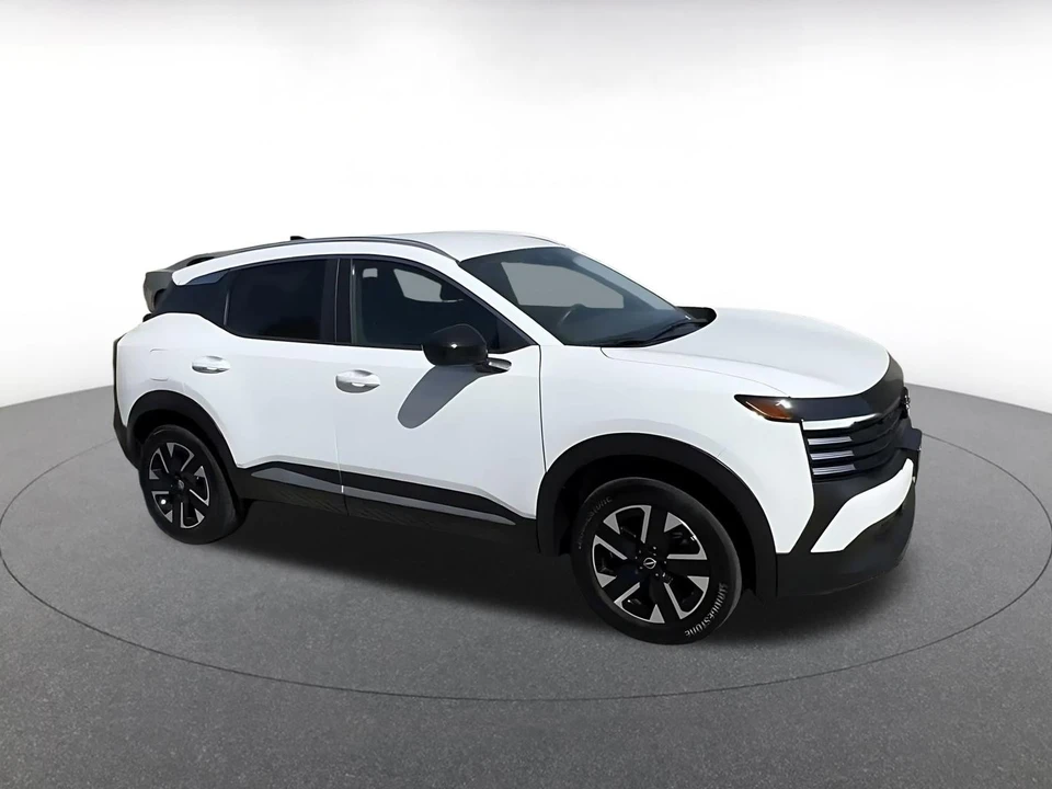 2026 Nissan Kicks - Image 2 of 31
