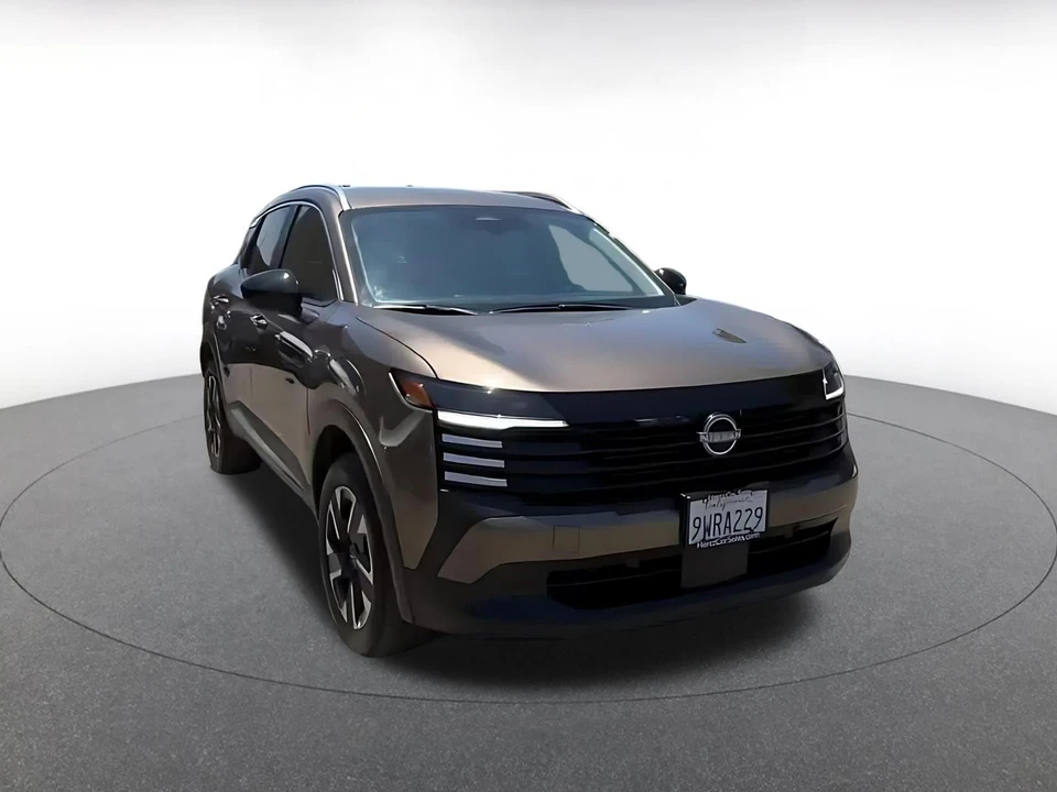 2026 Nissan Kicks - Image 3 of 31