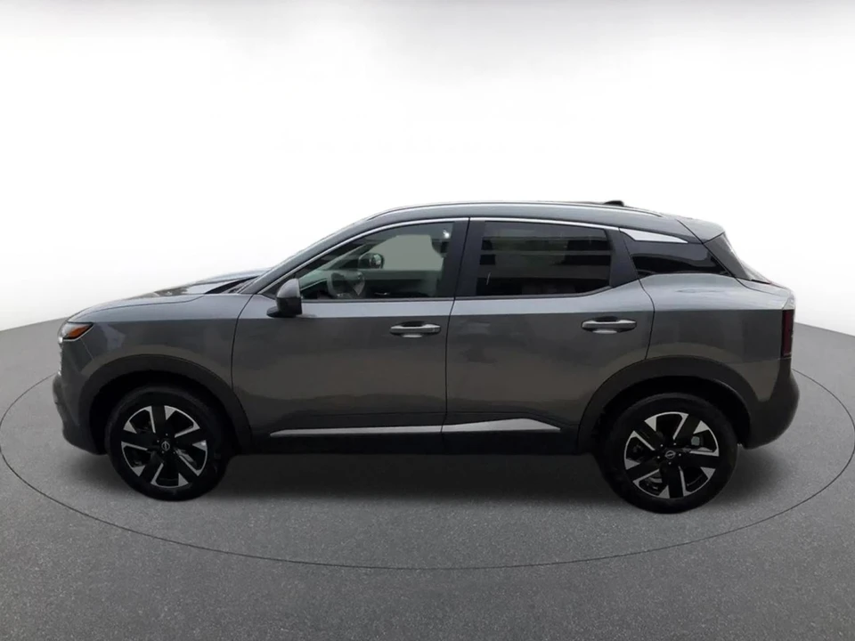 2026 Nissan Kicks - Image 9 of 31