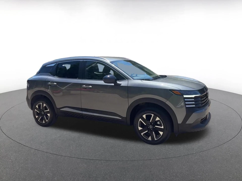 2026 Nissan Kicks - Image 2 of 31