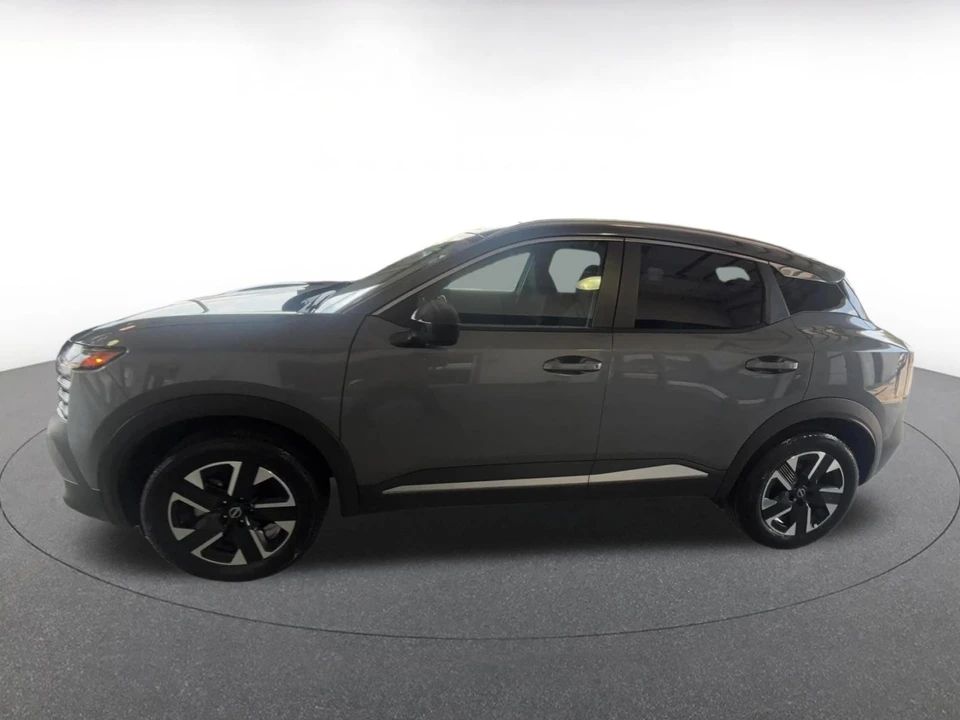 2026 Nissan Kicks - Image 9 of 31