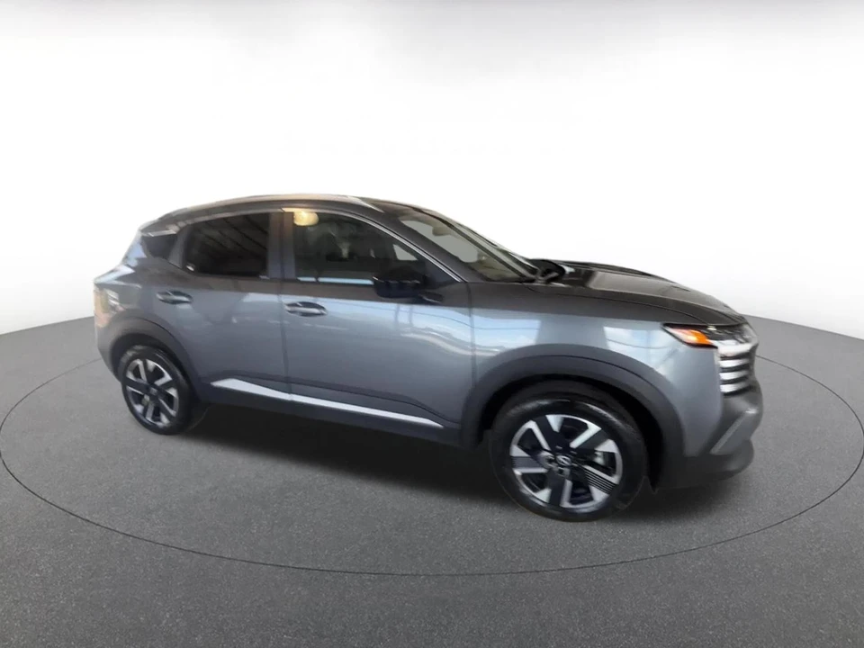 2026 Nissan Kicks - Image 2 of 31