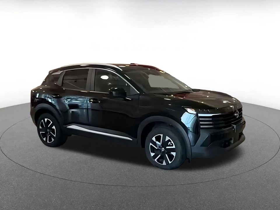 2026 Nissan Kicks - Image 2 of 31