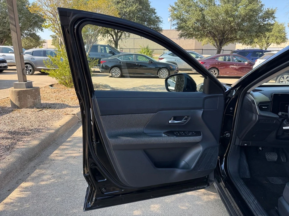 2026 Nissan Kicks - Image 20 of 31