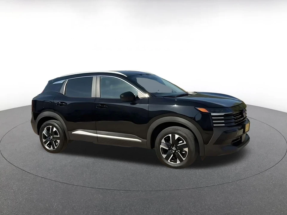 2026 Nissan Kicks - Image 2 of 31
