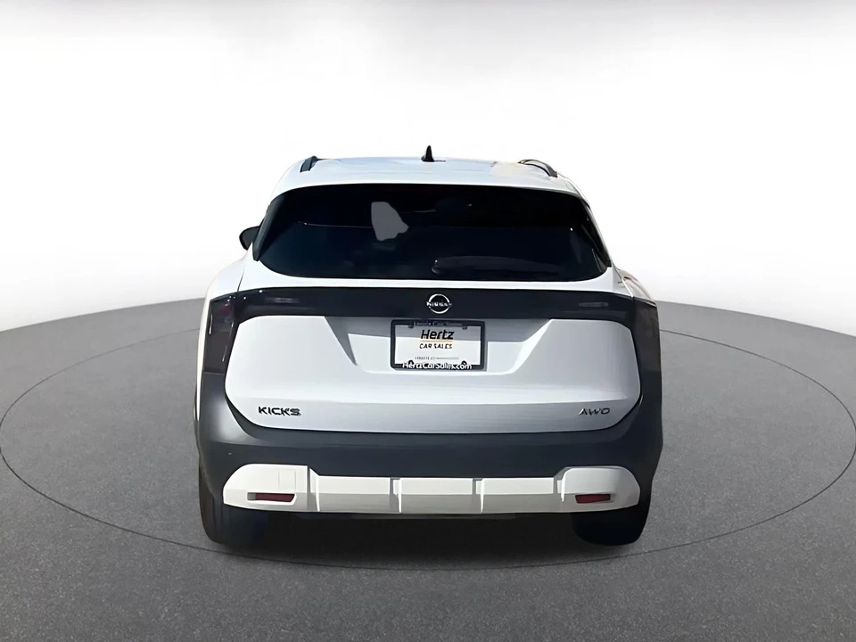 2026 Nissan Kicks - Image 9 of 31