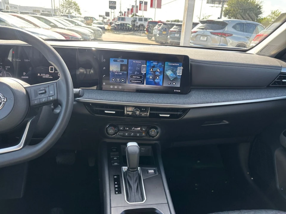 2026 Nissan Kicks - Image 18 of 31