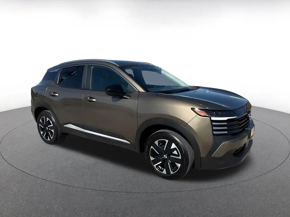 2026 Nissan Kicks - Image 2 of 31