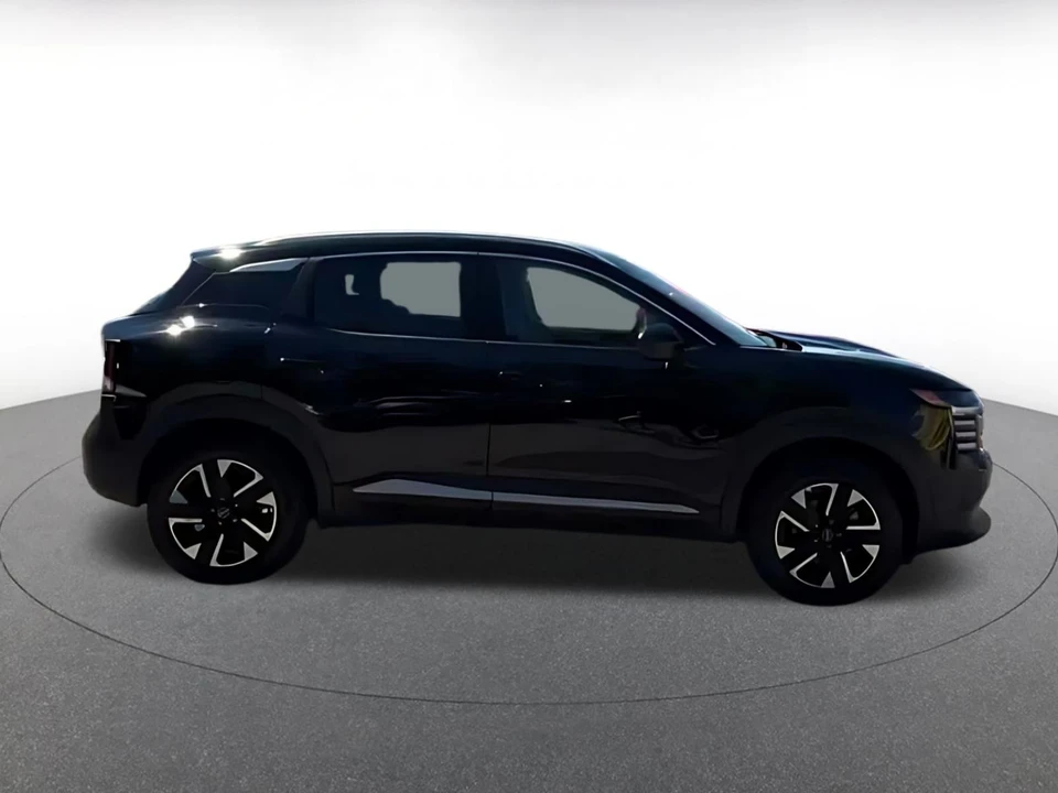 2026 Nissan Kicks - Image 11 of 31