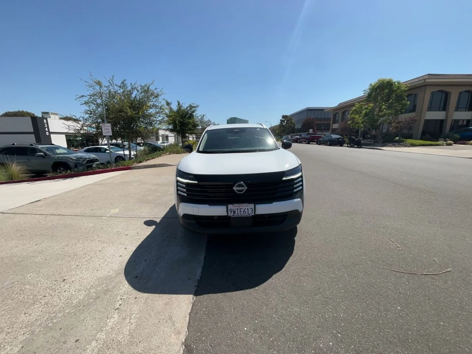 2026 Nissan Kicks - Image 7 of 31