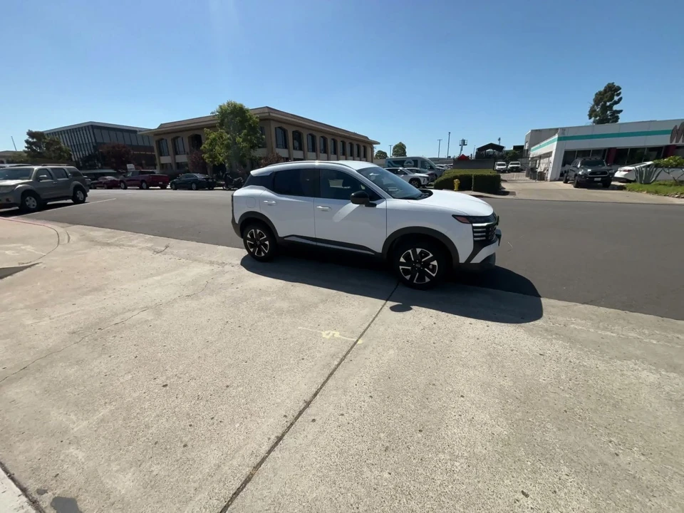 2026 Nissan Kicks - Image 2 of 31