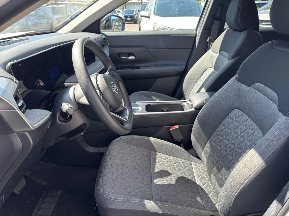2026 Nissan Kicks - Image 27 of 31