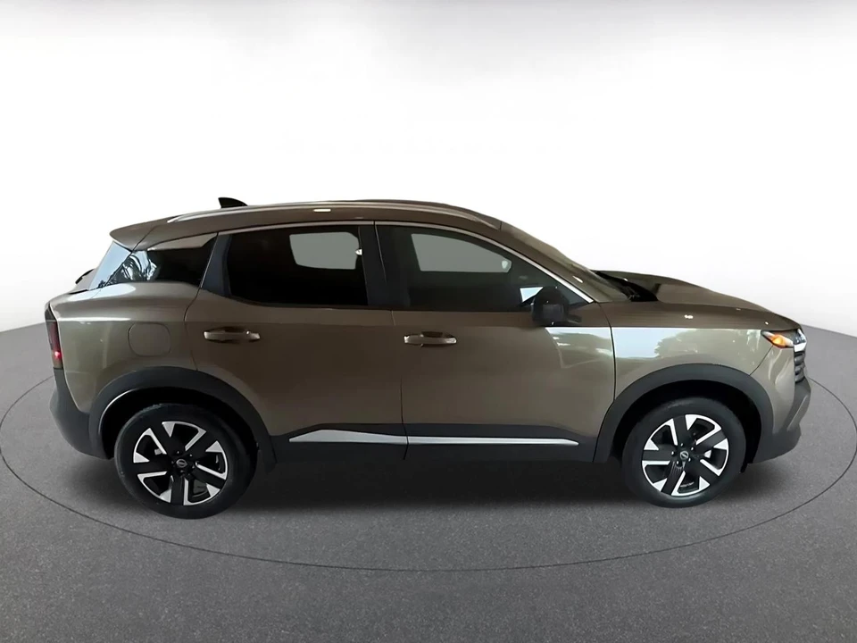 2026 Nissan Kicks - Image 17 of 31