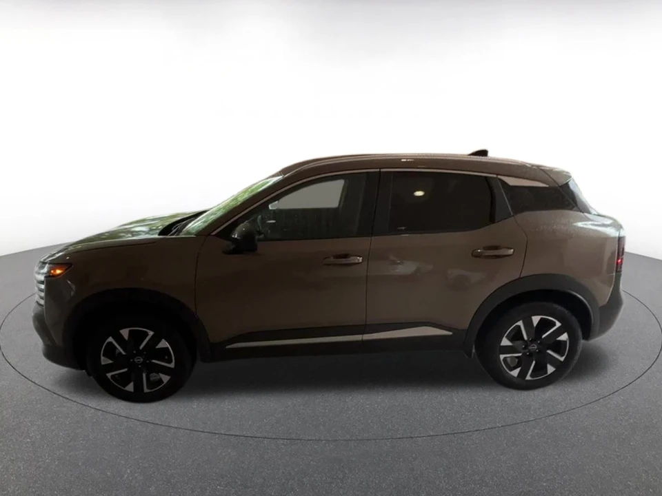 2026 Nissan Kicks - Image 9 of 31
