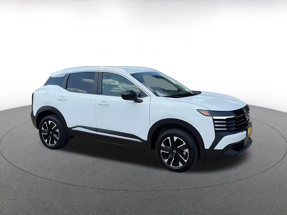 2026 Nissan Kicks - Image 2 of 31