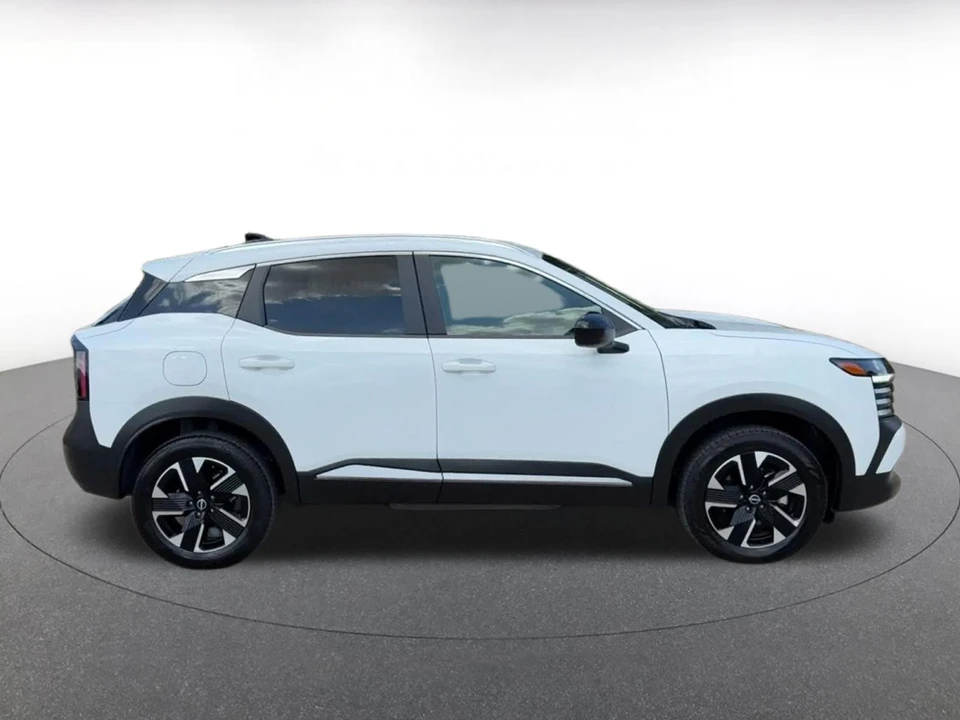 2026 Nissan Kicks - Image 17 of 31