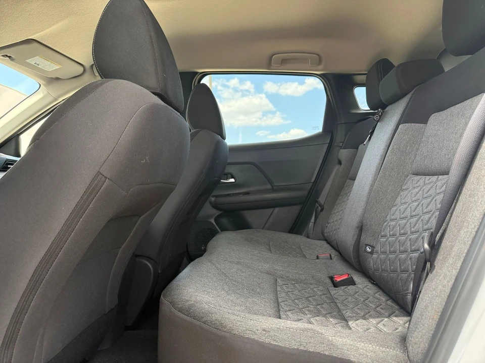 2026 Nissan Kicks - Image 27 of 31