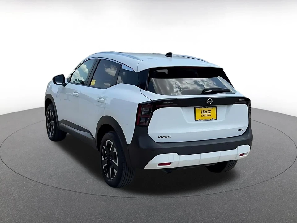 2026 Nissan Kicks - Image 12 of 31