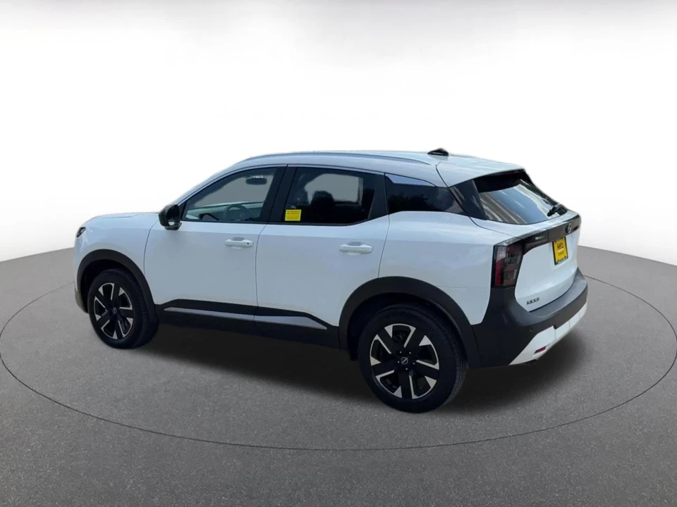 2026 Nissan Kicks - Image 11 of 31