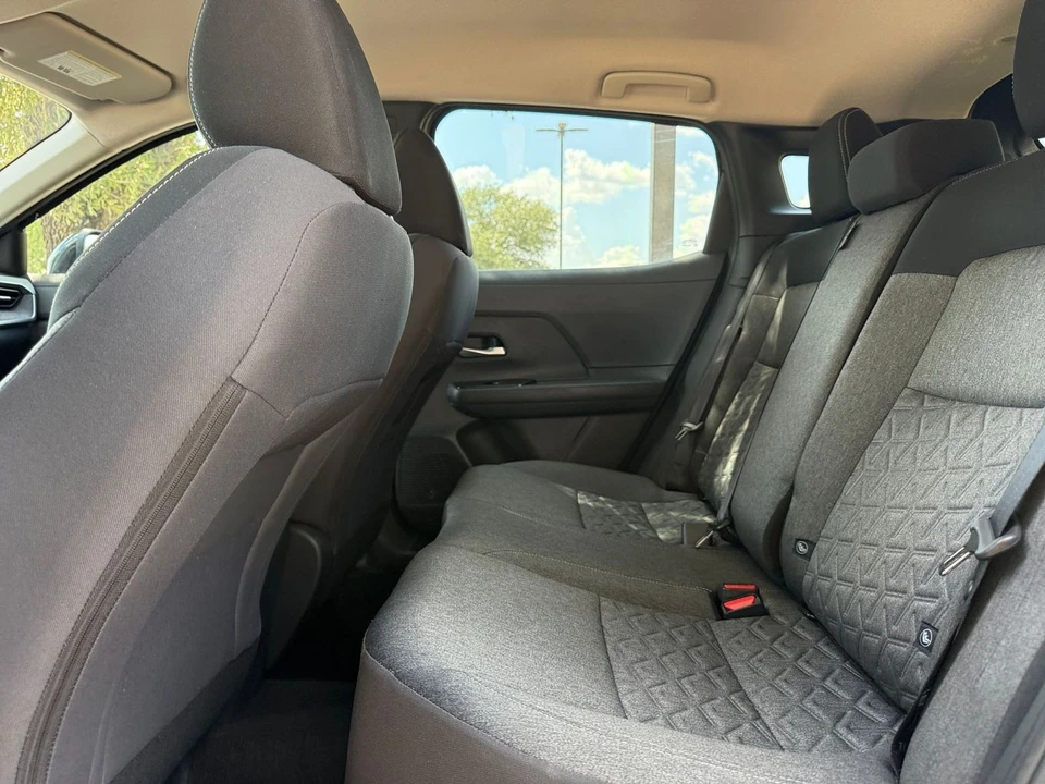 2026 Nissan Kicks - Image 27 of 31