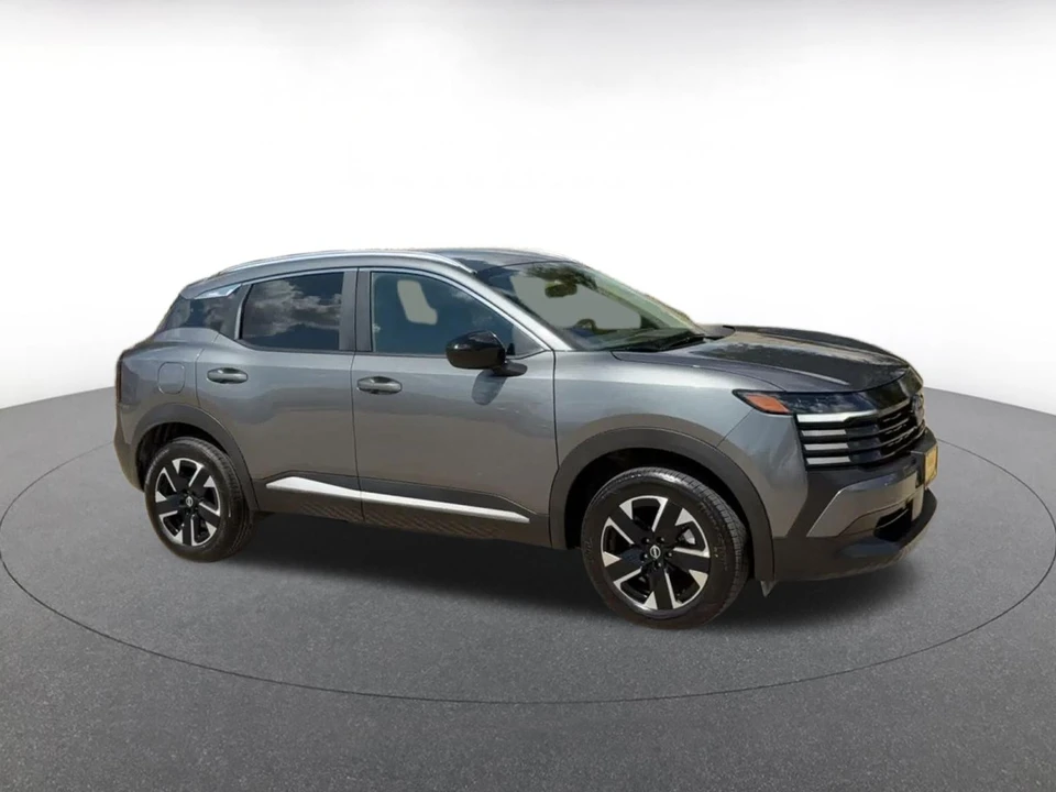 2026 Nissan Kicks - Image 2 of 31