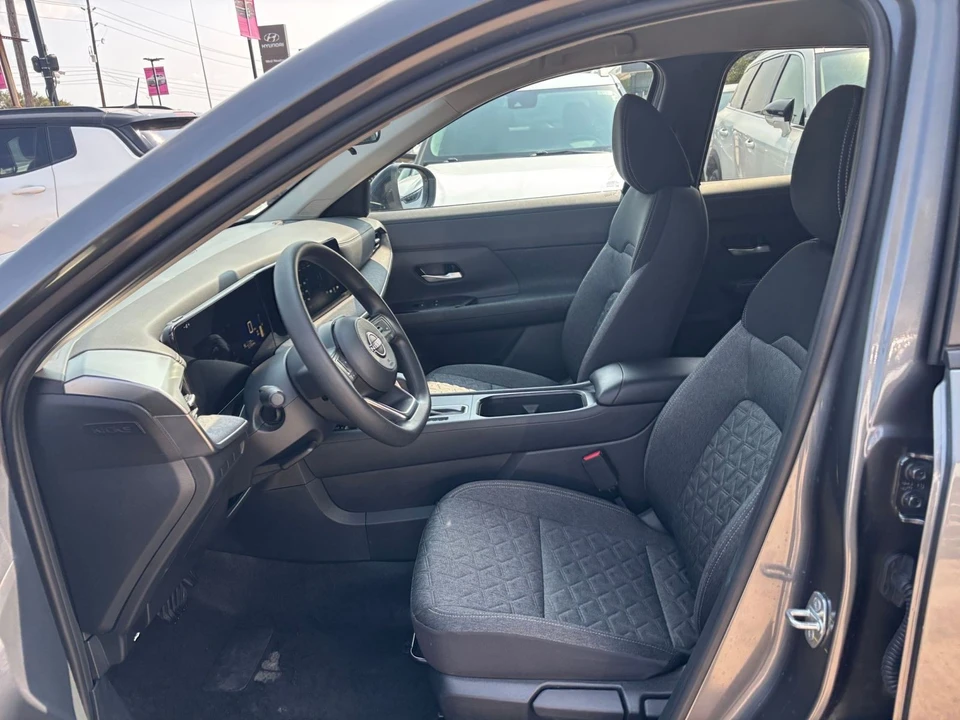 2026 Nissan Kicks - Image 27 of 31