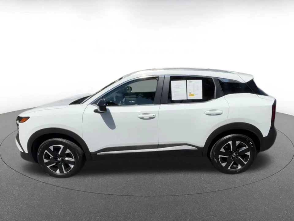2026 Nissan Kicks - Image 9 of 31