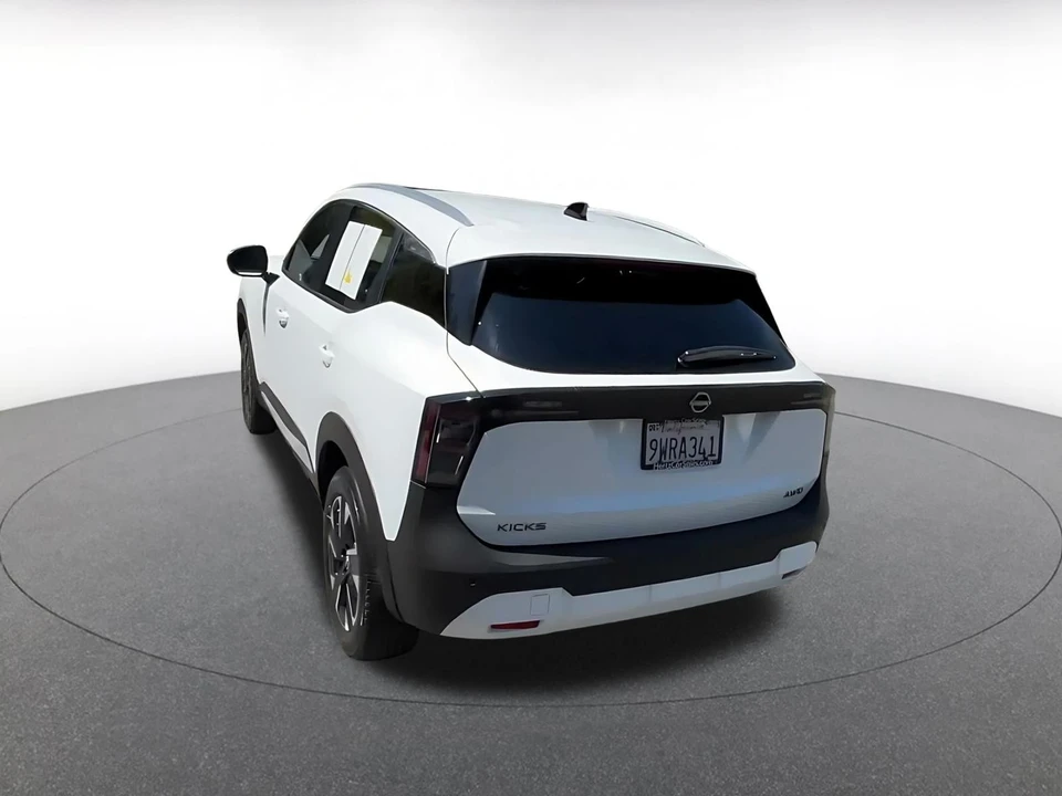 2026 Nissan Kicks - Image 12 of 31