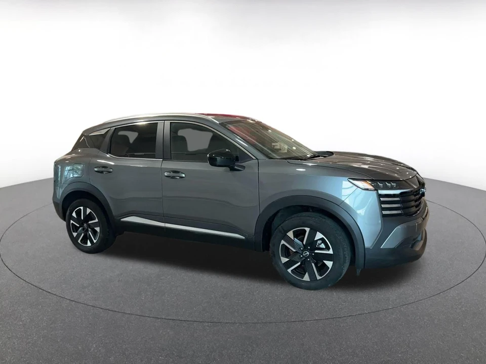 2026 Nissan Kicks - Image 2 of 31