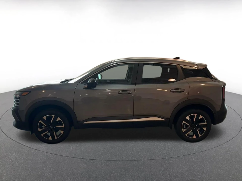 2026 Nissan Kicks - Image 9 of 31