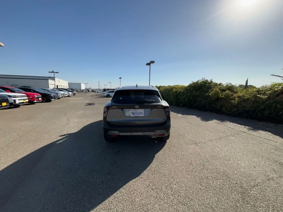 2026 Nissan Kicks - Image 14 of 31