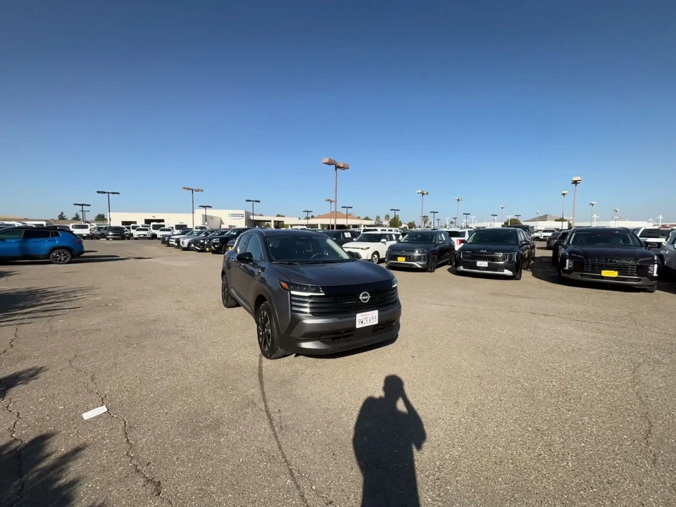 2026 Nissan Kicks - Image 3 of 31