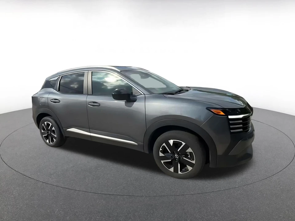 2026 Nissan Kicks - Image 2 of 31