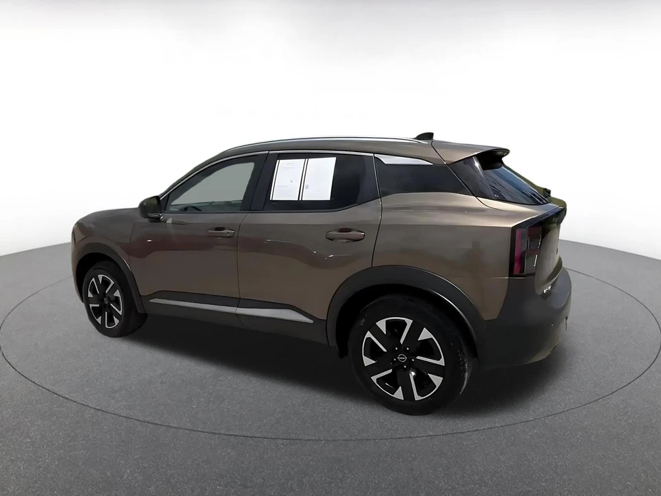 2026 Nissan Kicks - Image 12 of 31