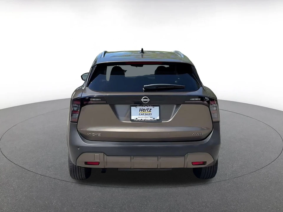 2026 Nissan Kicks - Image 12 of 31