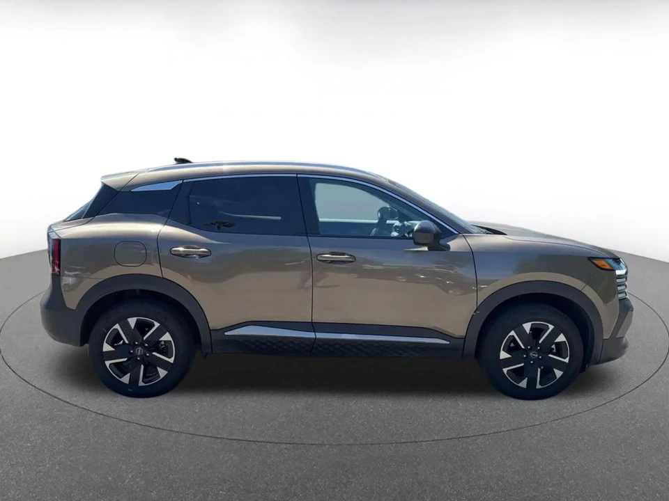 2026 Nissan Kicks - Image 17 of 31