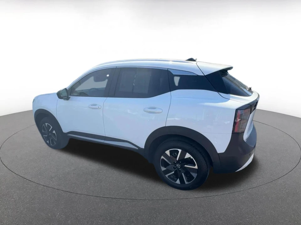 2026 Nissan Kicks - Image 11 of 31