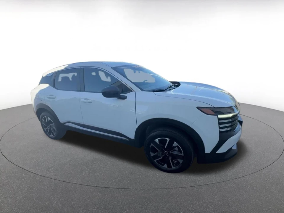 2026 Nissan Kicks - Image 2 of 31