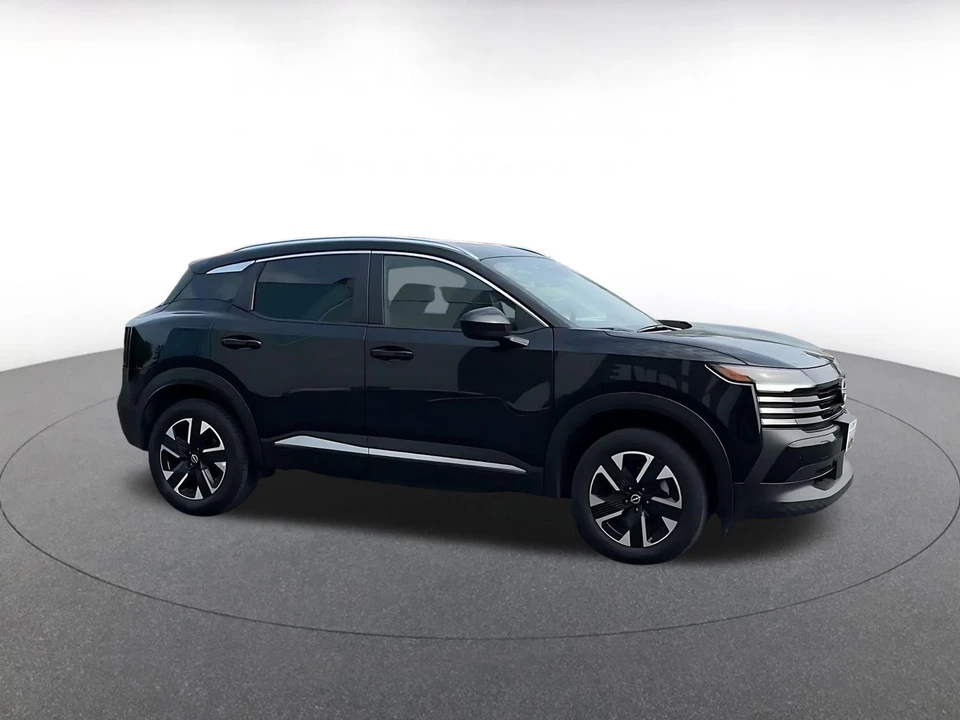 2026 Nissan Kicks - Image 2 of 31