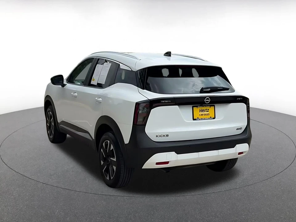 2026 Nissan Kicks - Image 4 of 31